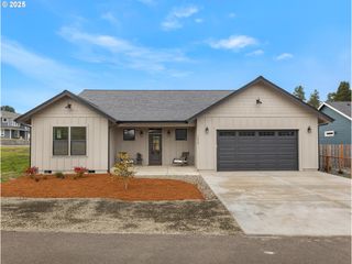 1054 Picture Pl, Gearhart, OR 97138