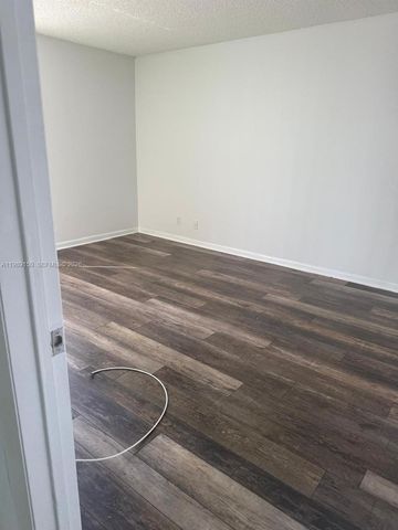 109 Lake Emerald Dr 102, Oakland Park, FL 33309