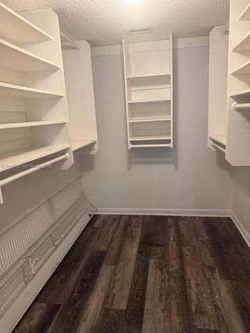 109 Lake Emerald Dr 102, Oakland Park, FL 33309