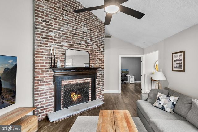 18 EMBASSY CT, Cherry Hill, NJ 08002