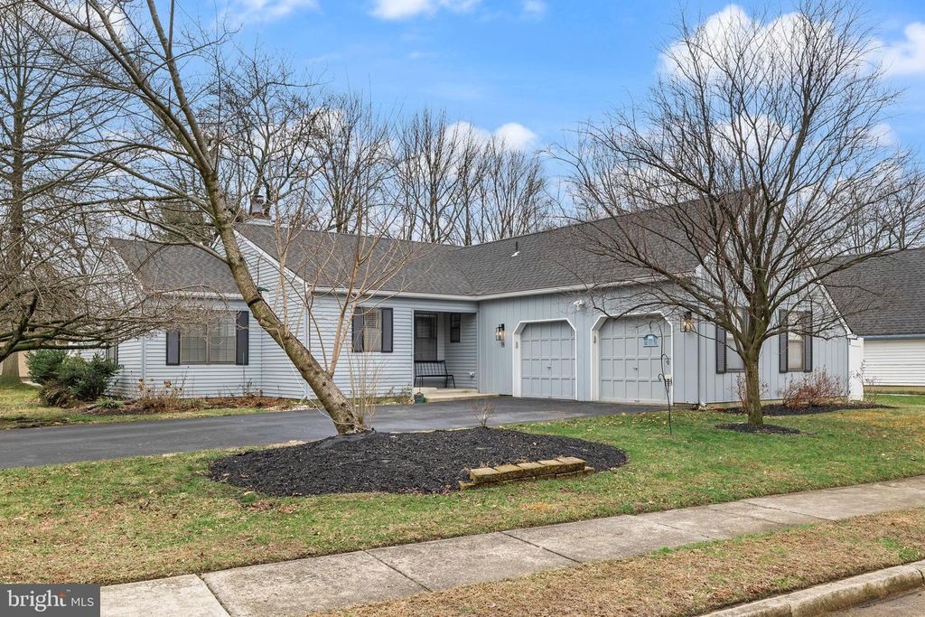 18 EMBASSY CT, Cherry Hill, NJ 08002