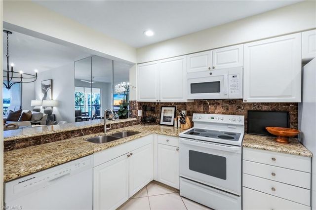 4120 Bayhead DR 105, Bonita Springs, FL 34134