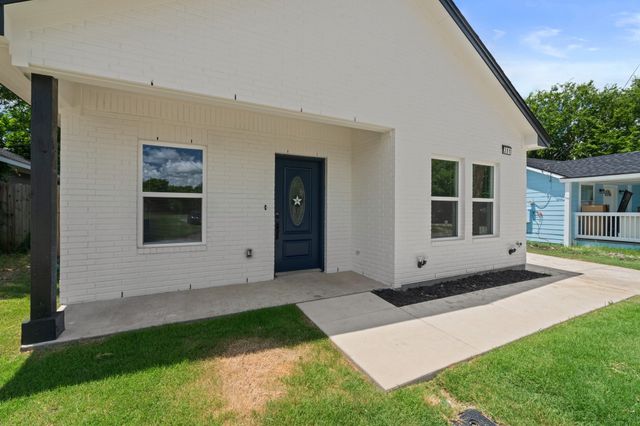 301 Henry Street, Waxahachie, TX 75165