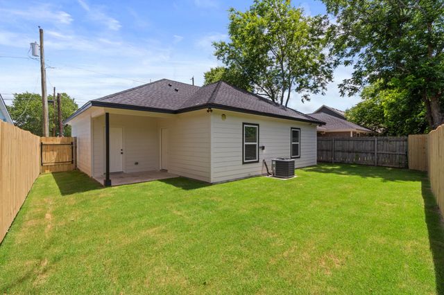 301 Henry Street, Waxahachie, TX 75165