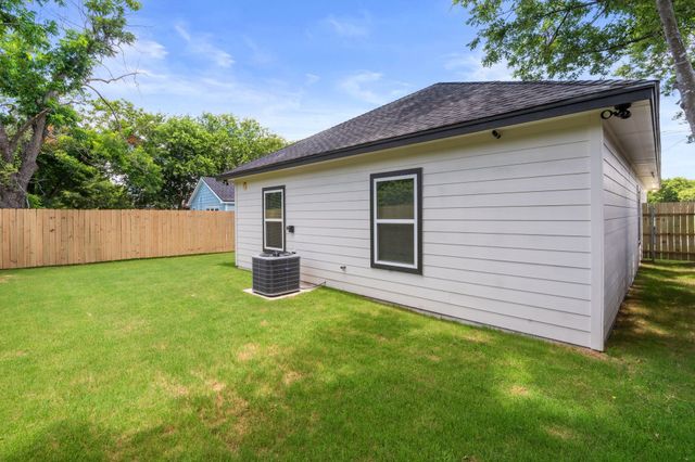301 Henry Street, Waxahachie, TX 75165