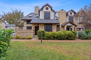 10819 Crown Colony DR 33, Austin, TX 78747