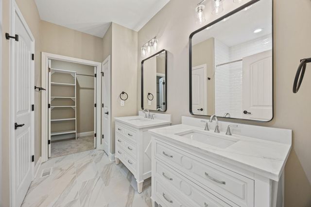 230 Sugartree Lane, Versailles, KY 40383