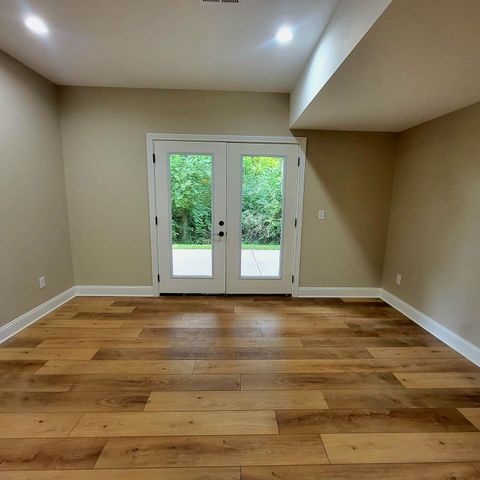 230 Sugartree Lane, Versailles, KY 40383