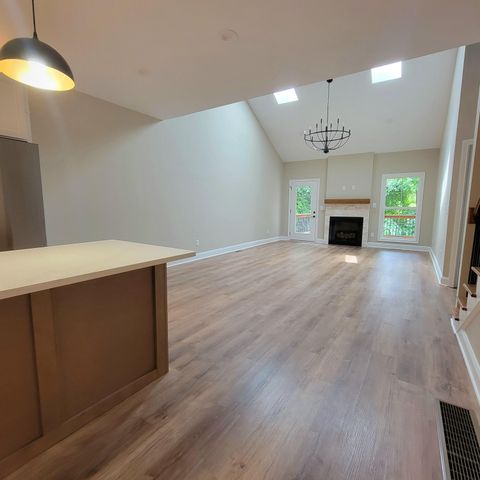 230 Sugartree Lane, Versailles, KY 40383