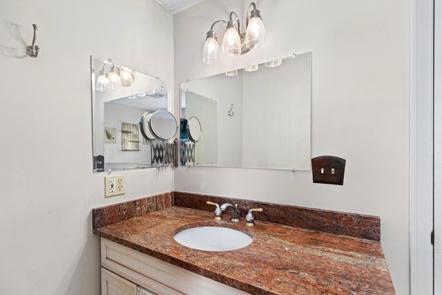 5 Viking Street, Hampton, NH 03842