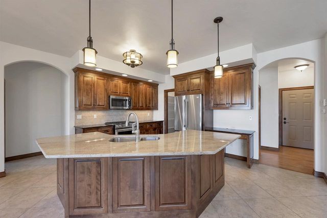 2660 WHITEGATE TRAIL, De Pere, WI 54115