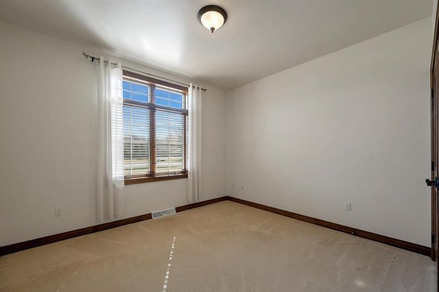 2660 WHITEGATE TRAIL, De Pere, WI 54115