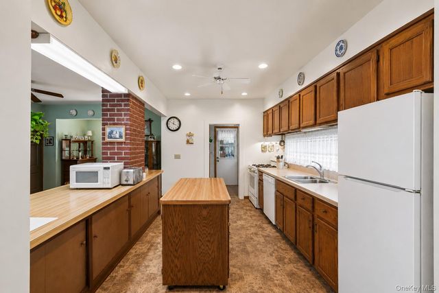 9 Walts Way, Greenwood Lake, NY 10925
