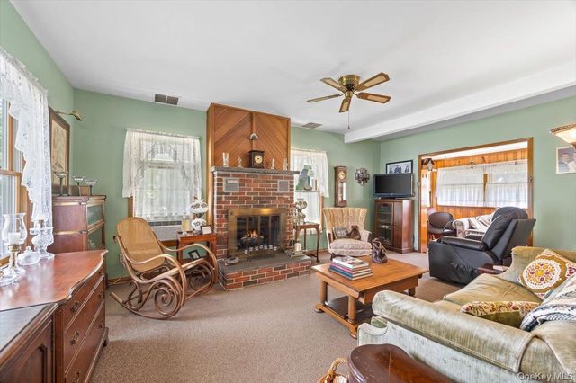 9 Walts Way, Greenwood Lake, NY 10925