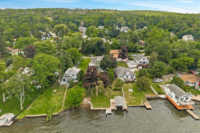 9 Walts Way, Greenwood Lake, NY 10925