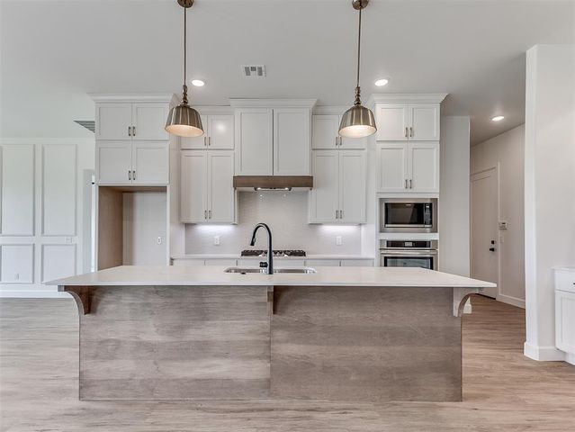 6921 Lake View Court, Cashion, OK 73016