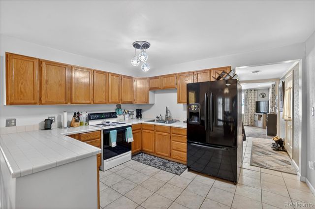 9102 N Genesee Road, Thetford Township, MI 48458