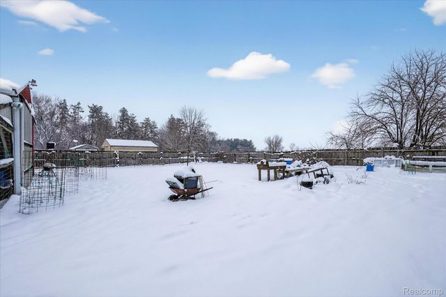 9102 N Genesee Road, Thetford Township, MI 48458