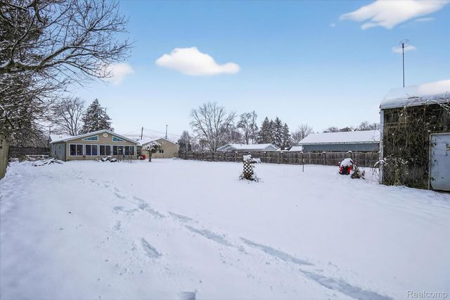 9102 N Genesee Road, Thetford Township, MI 48458