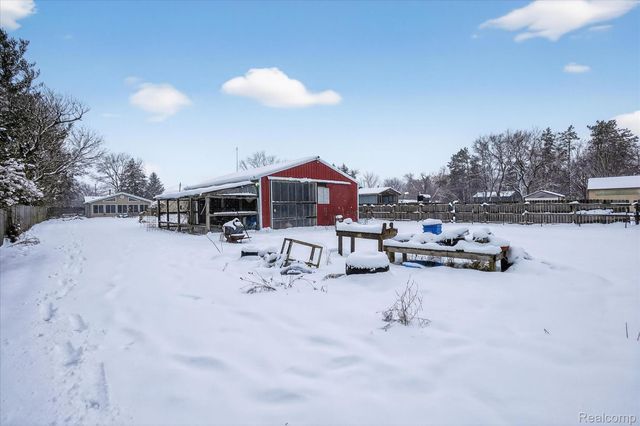 9102 N Genesee Road, Thetford Township, MI 48458