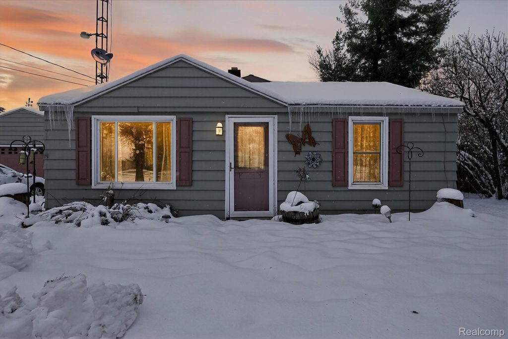 9102 N Genesee Road, Thetford Township, MI 48458