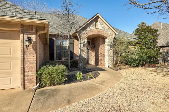 4315 Gallant Fox Drive, Edmond, OK 73025