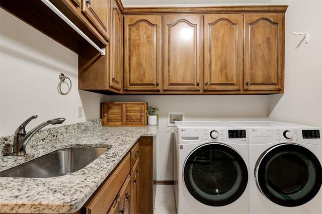 4315 Gallant Fox Drive, Edmond, OK 73025