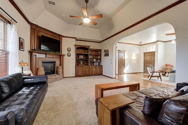 4315 Gallant Fox Drive, Edmond, OK 73025