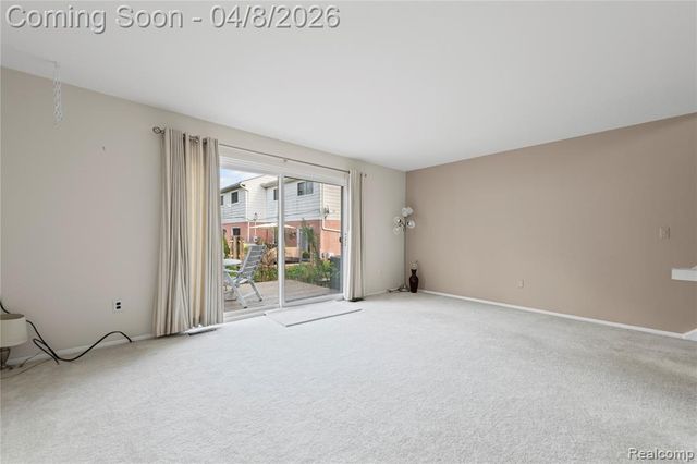 121 Stratford Lane, Rochester Hills, MI 48309