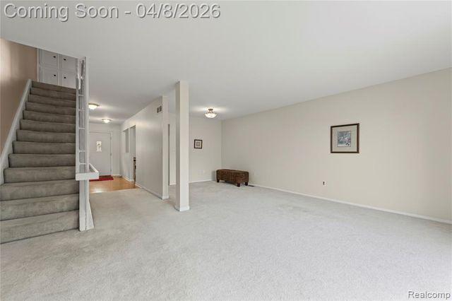121 Stratford Lane, Rochester Hills, MI 48309