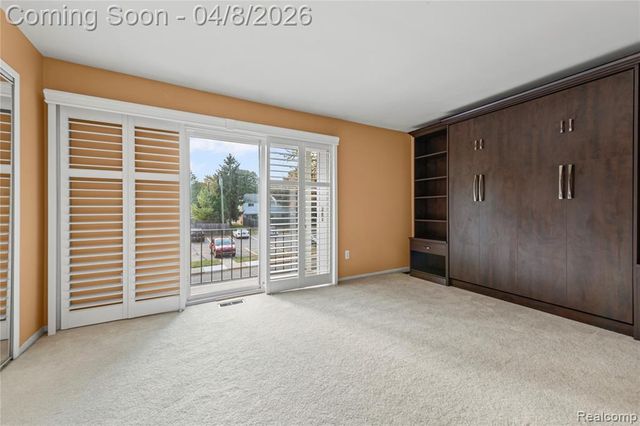 121 Stratford Lane, Rochester Hills, MI 48309
