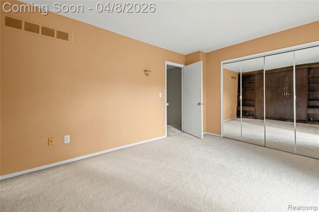 121 Stratford Lane, Rochester Hills, MI 48309