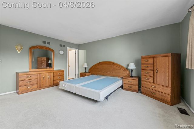 121 Stratford Lane, Rochester Hills, MI 48309