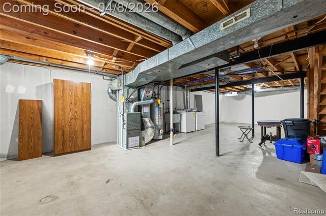 121 Stratford Lane, Rochester Hills, MI 48309