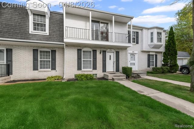 121 Stratford Lane, Rochester Hills, MI 48309