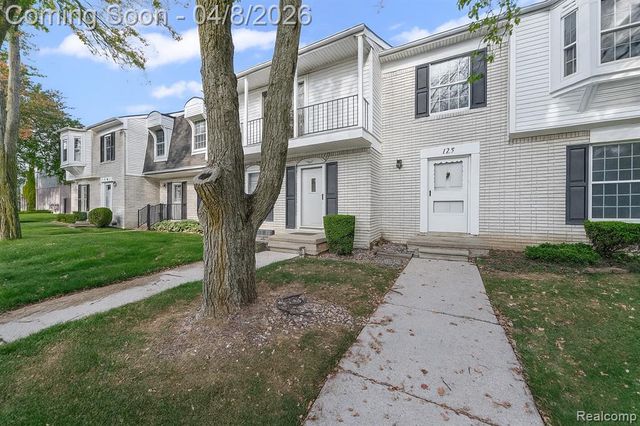 121 Stratford Lane, Rochester Hills, MI 48309