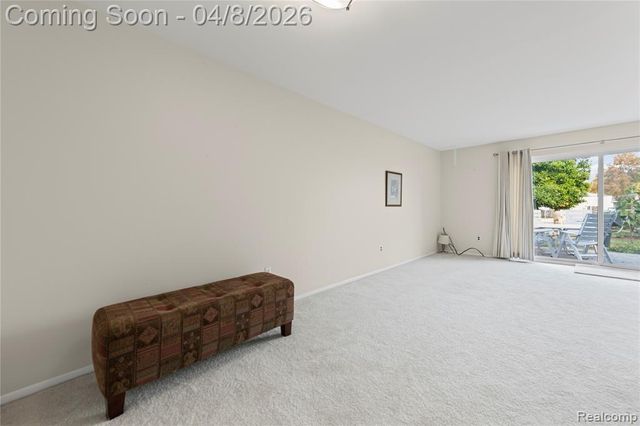 121 Stratford Lane, Rochester Hills, MI 48309