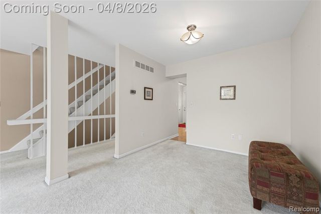 121 Stratford Lane, Rochester Hills, MI 48309