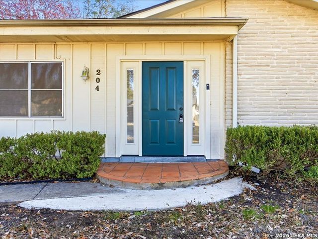 204 Regal Oaks Drive, Live Oak, TX 78233