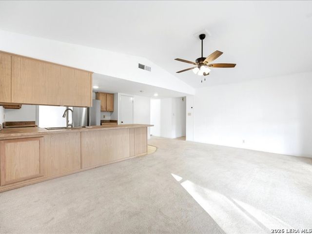 204 Regal Oaks Drive, Live Oak, TX 78233