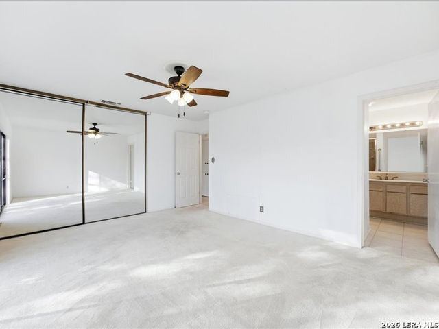 204 Regal Oaks Drive, Live Oak, TX 78233