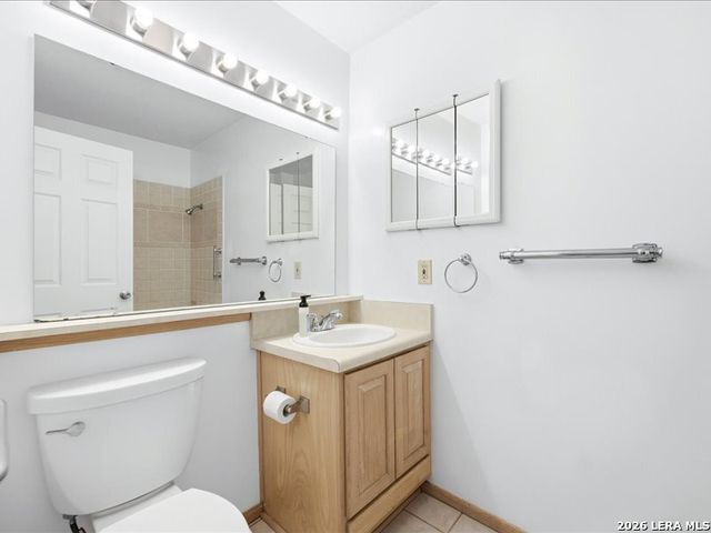 204 Regal Oaks Drive, Live Oak, TX 78233