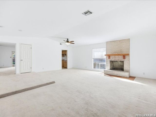 204 Regal Oaks Drive, Live Oak, TX 78233