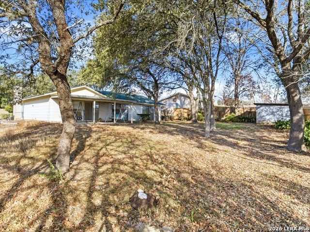 204 Regal Oaks Drive, Live Oak, TX 78233