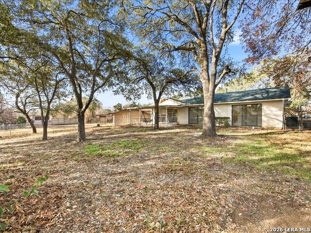 204 Regal Oaks Drive, Live Oak, TX 78233