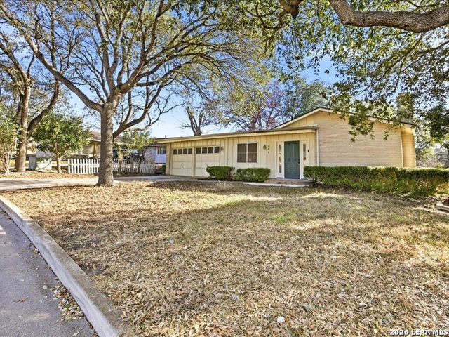 204 Regal Oaks Drive, Live Oak, TX 78233