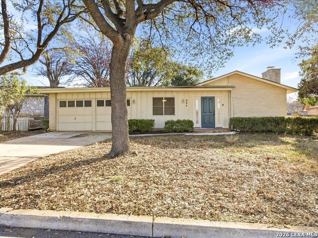 204 Regal Oaks Drive, Live Oak, TX 78233