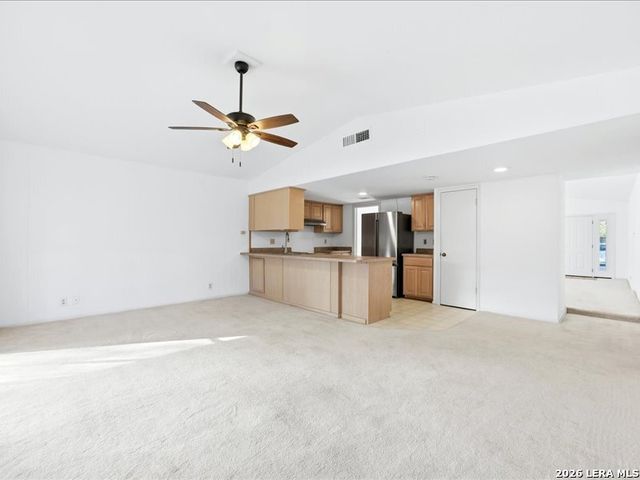 204 Regal Oaks Drive, Live Oak, TX 78233