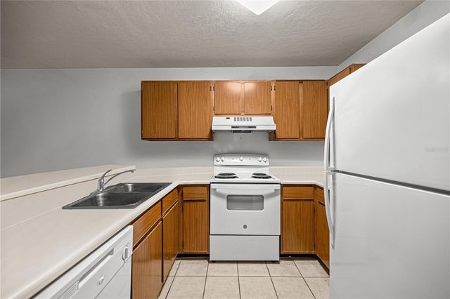 111 SE 16TH AVENUE O302, Gainesville, FL 32601