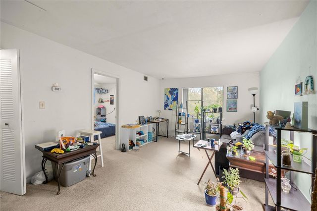 111 SE 16TH AVENUE O302, Gainesville, FL 32601